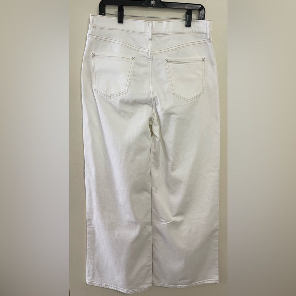 a.n.a Women's High-Rise Wide Leg Pleated Jeans White. Size 10. NWT - Picture 14 of 16